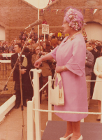 QueenMotherVisit1975-8a.png