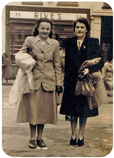 File:An24RoselleMaryRabet&MotherJeanneNicholas.png