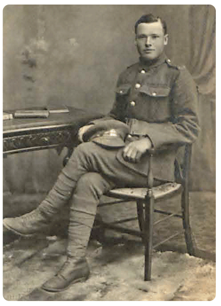 File:CW23GreatWarHeroesPaulHolleyCdG.png