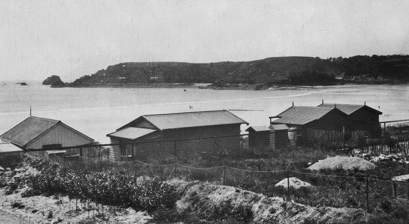 File:Su19StBrelade'sBayBungalows.jpg