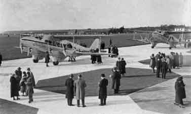 File:Airport1937OpeningDay.jpg