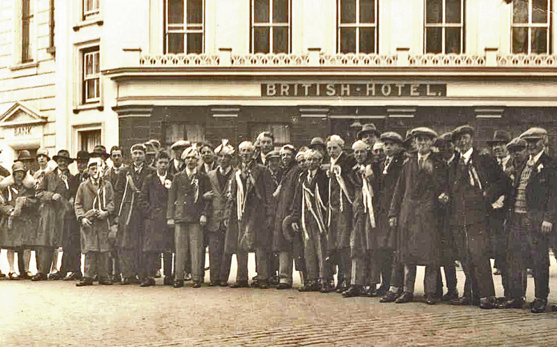 File:F26GuernseyMurattiSupporters1928.png