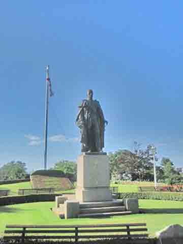 File:HDParkStatue.jpg