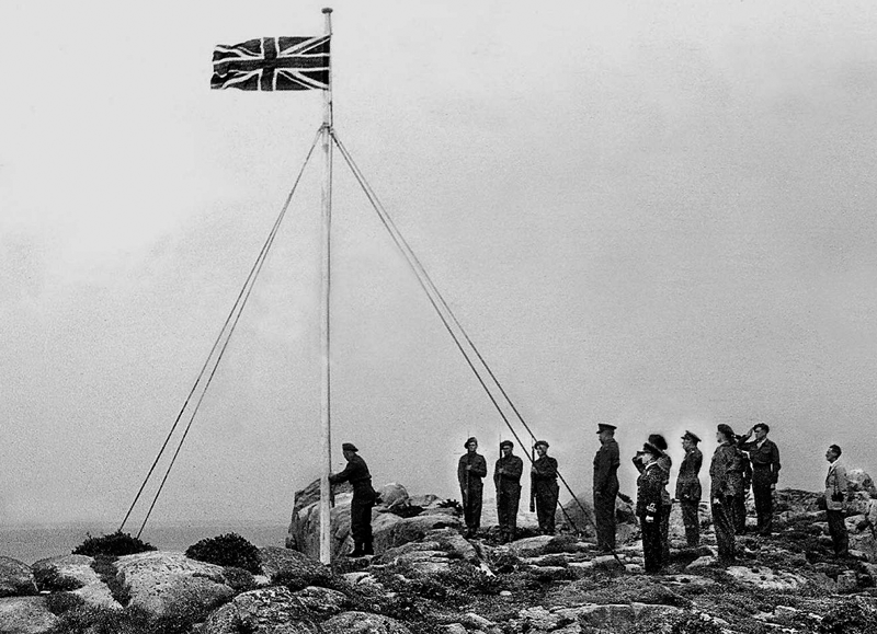File:J25MinquiersFlagSep1945.png