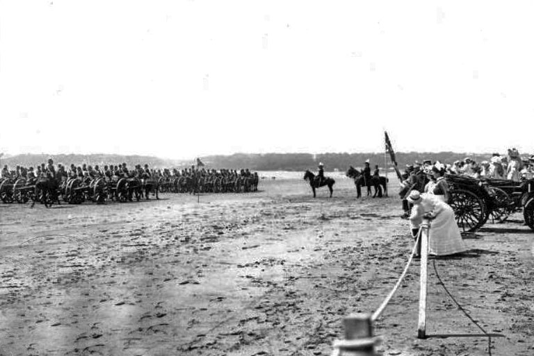 File:Lib18ArtilleryBeachParade1909.jpg