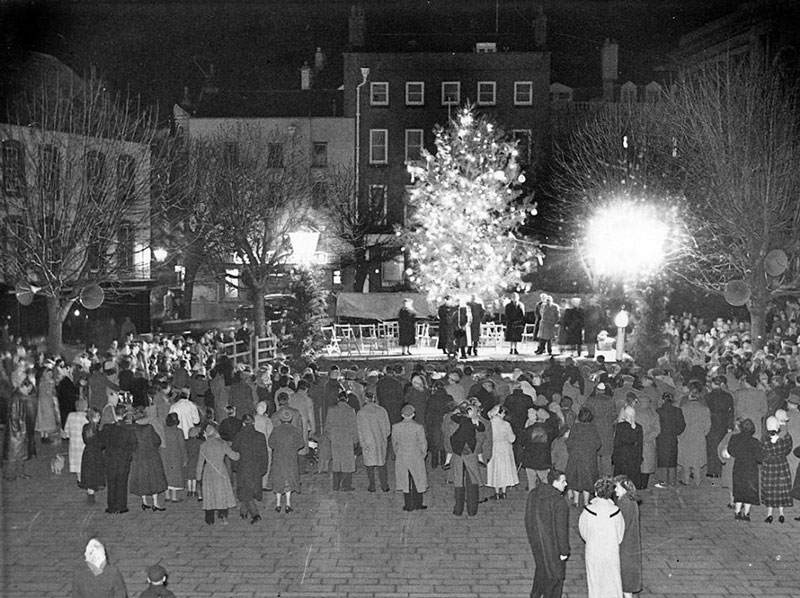 File:S18RoyalSquareXmas1957.jpg