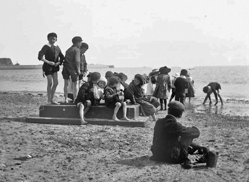 File:F21WestParkBeachChildren.jpg