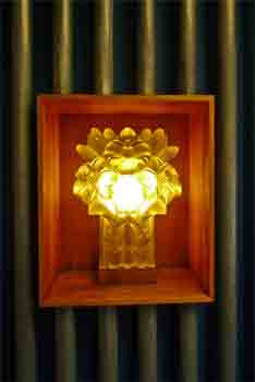 File:Glass-Church-wall-light.jpg