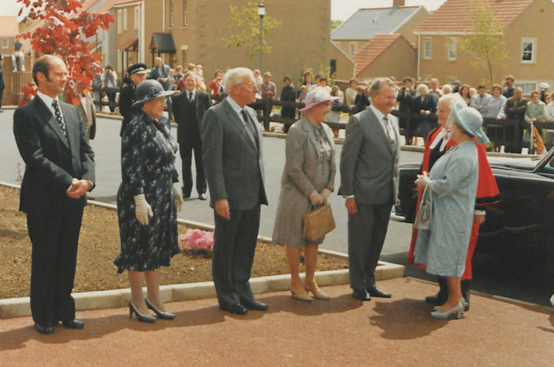 File:QueenMotherVisit1984-9a.png