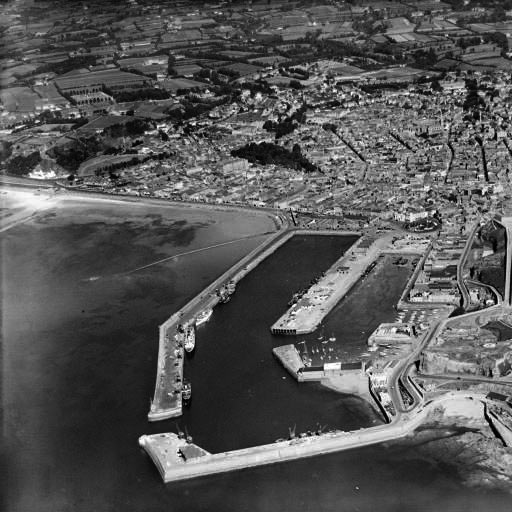 1933 aerial view from the south ...
