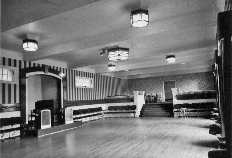 File:AberfeldyDanceHall1956.jpg