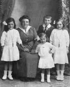 File:An18MaryAdelinaRenouf(1881- )1917,CauchardChildren.jpg