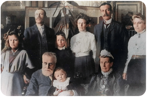 File:An24WilliamLeVesconte(1831-1915)&Caroline(Cutler)&Family.png