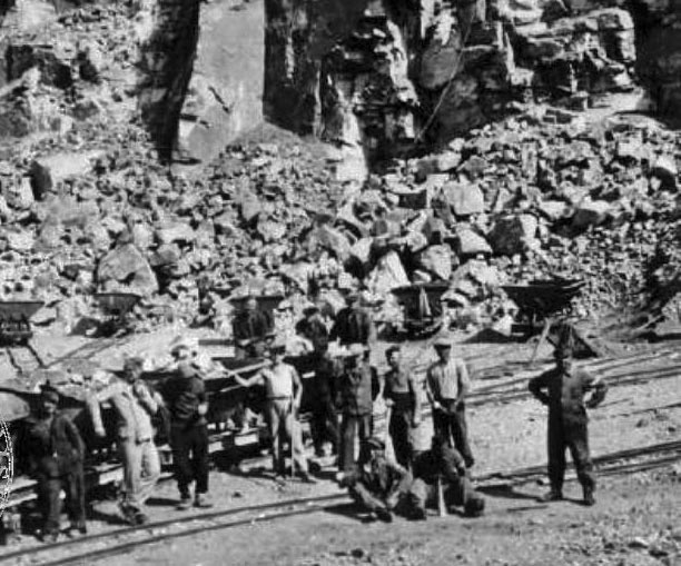 File:Lib17L'EtacqQuarryWorkers1943.jpg