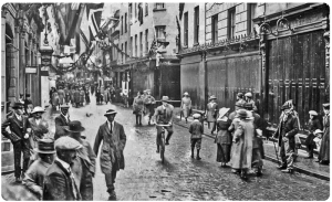 A busy street, but all the shops were shut. We wonder why?
