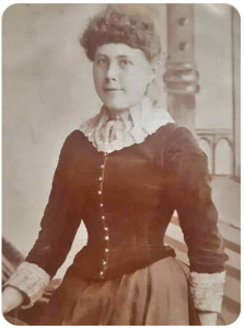Annie Elizabeth Hoare (1870-1952). Married James Nye (1872-1951) after moving from Jersey to England. They had six daughters and emigrated to Toronto, Canada in 1910