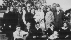 Francis David Fleury, his daughter Alice and members of the Giasson family