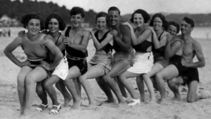 Guerniers on the beach in 1935