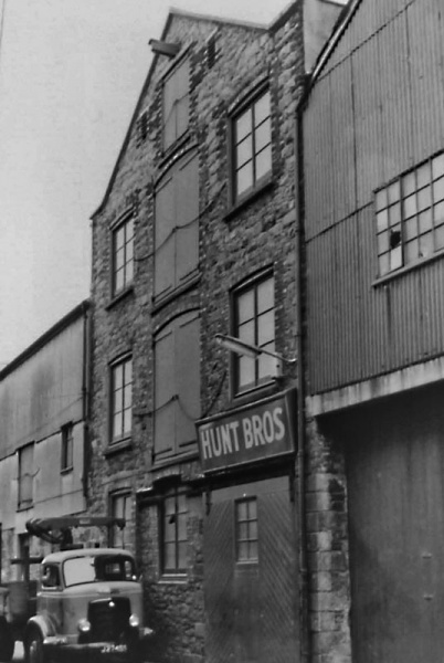 File:H22HuntBros38CommercialSt1968.jpg