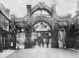 An arch at Cheapside for the visit of King George V and Queen Mary