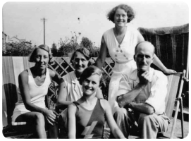Albert Edward Allen (1881-1952) with his wife Doris, nee Osment (1891-1897) and their daughters Doreen Marguerite and Florence Mary; and a family friend