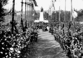 Don Monument unveiling