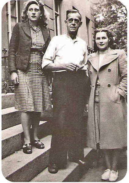 File:An24JohnCharlesQuenault(1893-1964)Jean&Gladys.png
