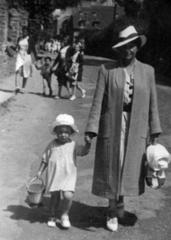 Lydia Florence Sarre (1899- ), daughter of Philip Josue and Lydia, nee Vaudin, with Marie Rose (1936- )