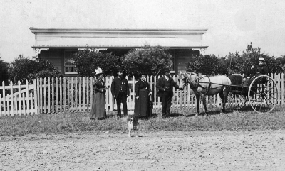 Philippe and Esther's New Zealand home [36]