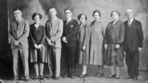 George and Mary Gladys Davis, nee Williams, and members of the Williams family in 1920
