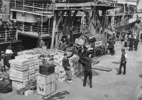 Unloading by Edwin Dale