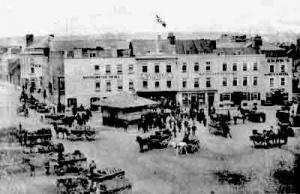 An earlier photograph attributed to Edwin Dale showing farmer's vans laden with potatoes waiting to use the weighbridge. He cannot have been the photographer, because it has to have been taken before 1877 and he was not born until 1882