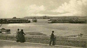 The harbour entrance from La Folie