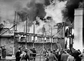 Martland store, Esplanade, fire in 1949 - Evening Post photograph