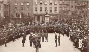 A medal presentation in the Royal Square in 1906