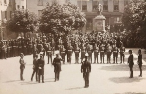 Royal Square parade in 1911, probably a medal presentation