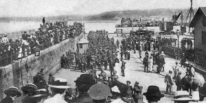 Troops march on to the Victoria Pier ready to leave for war in 1914