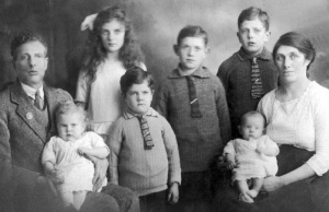 John Edward Renouf, born in Trinity in 1880, with his wife Ada Elvina Le Herissier (1881-1960), daughter of Charles and Augustine, and their children