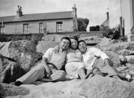 Laura Greta Ahier on the beach at Beaumont with her husband Henry Charles Lawford and brother Frederick