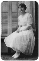 Edith Mary De La Haye in 1916. She was the daughter of Elias and Louisa, nee Pinel