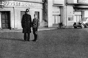 PC and soldier in front of the Pomme d'Or Hotel