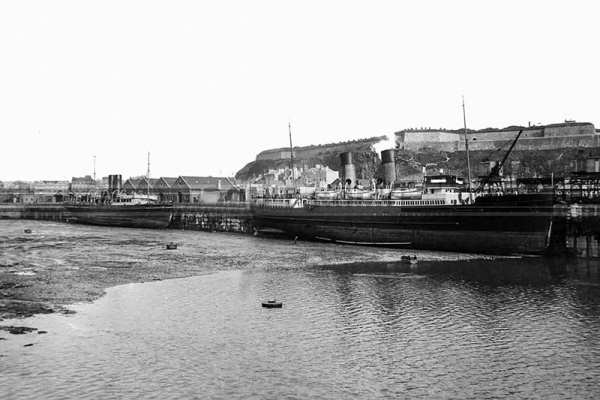 St Helier on the New North Quay with the dummy funnel - picture taken between 1926 and 1928 ...
