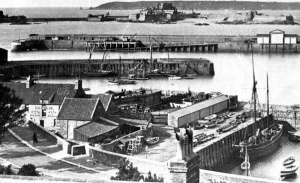 La Folie in the foreground. In the background the slipway on the Albert Pier, which was removed in the 20th century, can be clearly seen