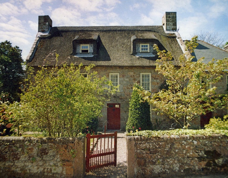 File:W17LeRatCottageThatched.jpg