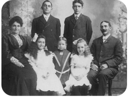 Elias Francis De La Haye (1864-1933) son of Francis and Elizabeth, nee Marquand. He married Louisa Pinel (1866-1949) and they emigrated to the USA. Their children were Elias Francis, Charles, Hilda Louisa, George and Edith Mary