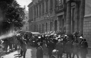 George V arrives at the States Building on his official visit to the island
