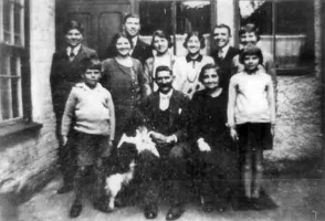 Le Breton family at 9 Ann Street in 1930
