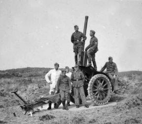 Field gun crew