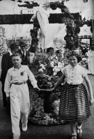 Jenny Rabet and Graeme Pallot at the 1955 Battle of Flowers