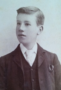 An unknown family member photographed by Tynan Brothers in Jersey